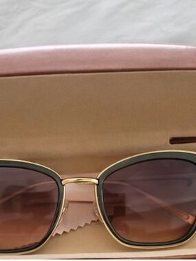 ✨ Longchamp Paris Sunglasses – Gradient Brown Lenses – Excellent Condition 🕶️